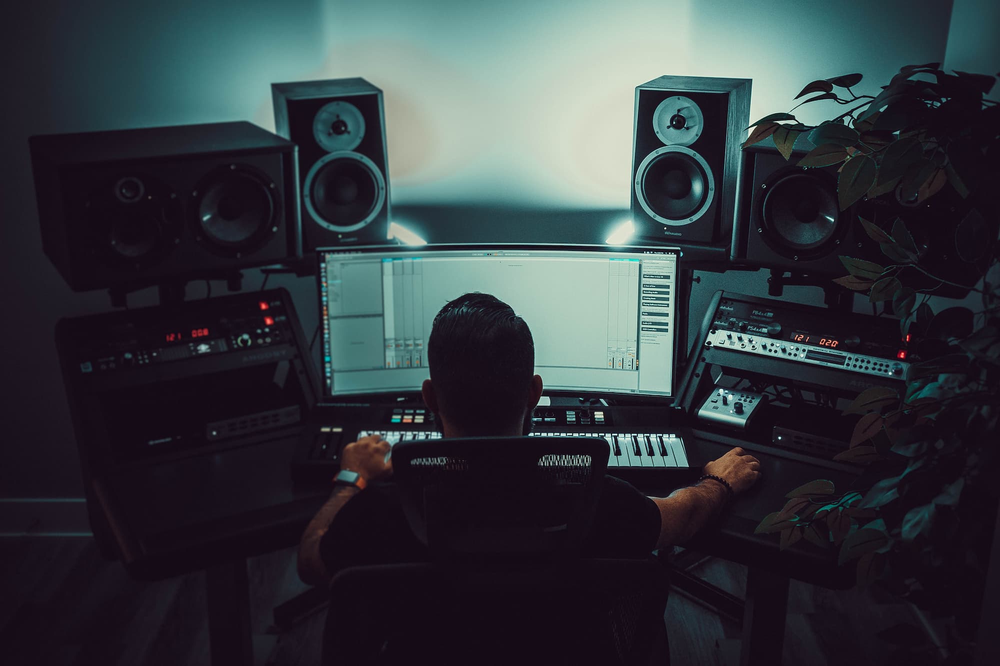 How does a recording studio work?